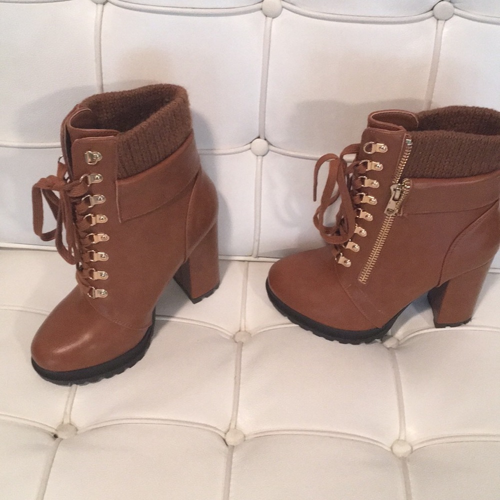 Cognac bootie